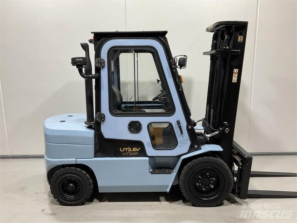 Utilev UT30P Diesel trucks