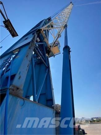 Gottwald HMK 300 E Harbour cranes