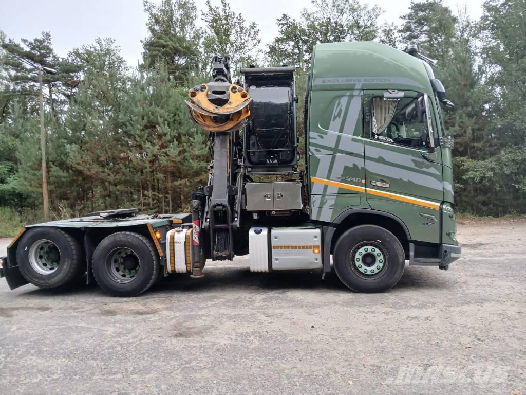 Volvo FH Wood chip trucks