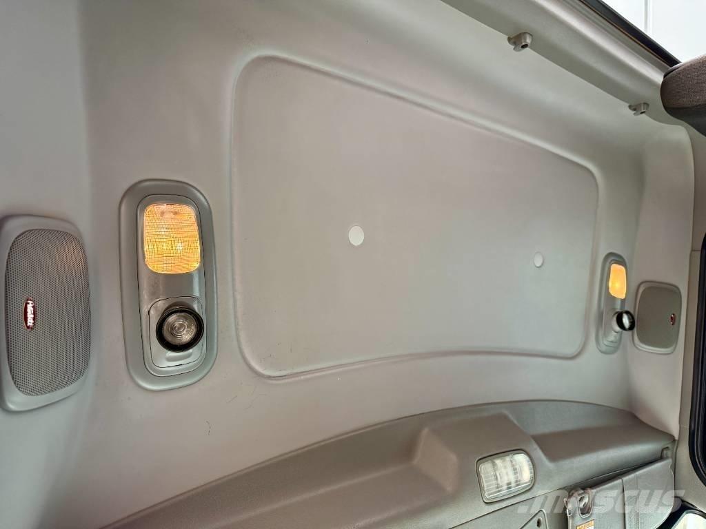 Peterbilt 389 Tractor Units