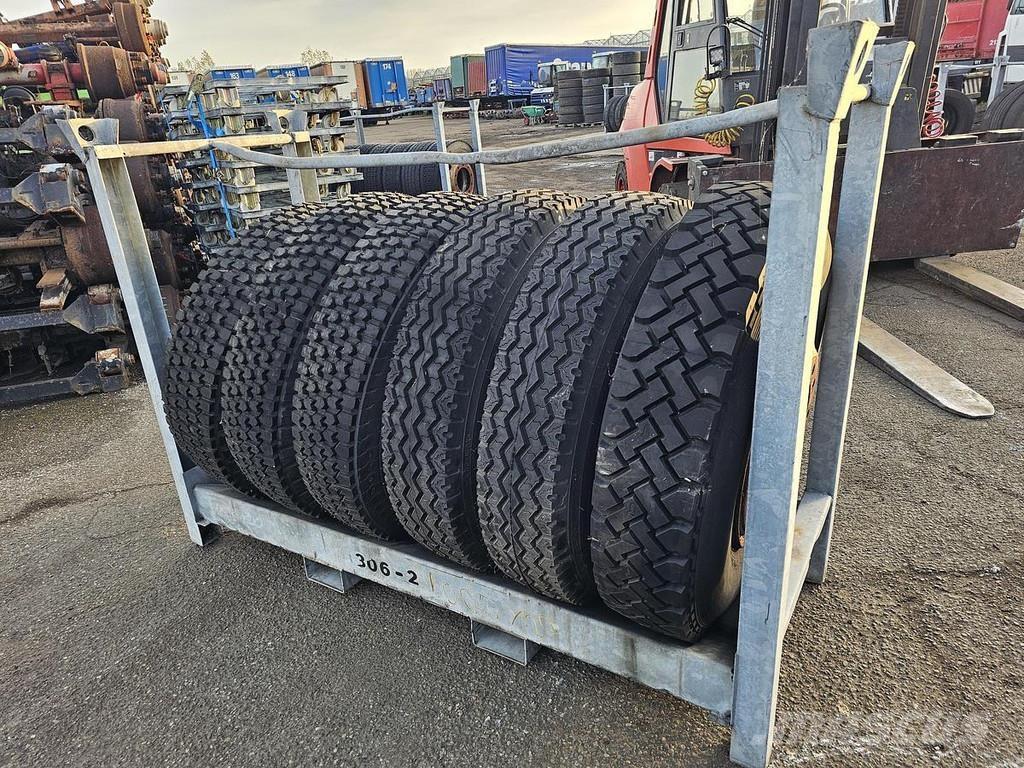  Several 1000 X 20 Skeletal trailers