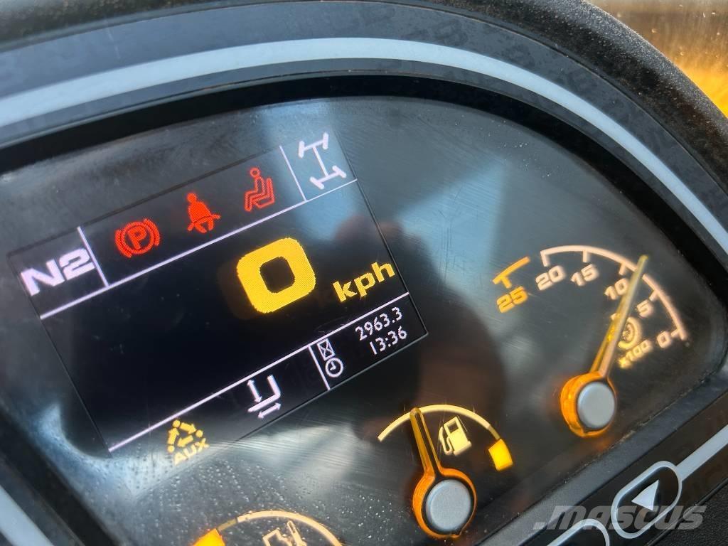 JCB 540-140 Hi Viz Telescopic handlers