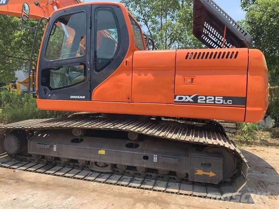 Doosan dx225 Crawler excavators