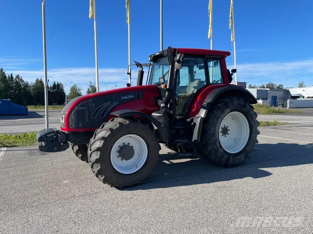 Valtra T 153 Versu Tractors