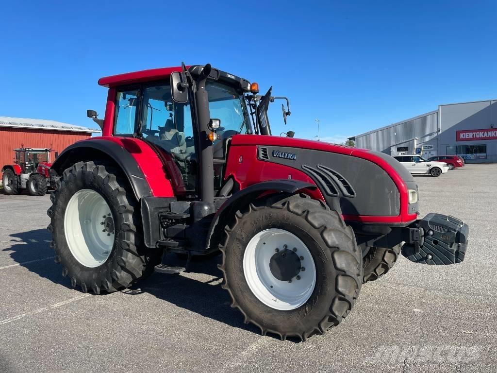 Valtra T 153 Versu Tractors