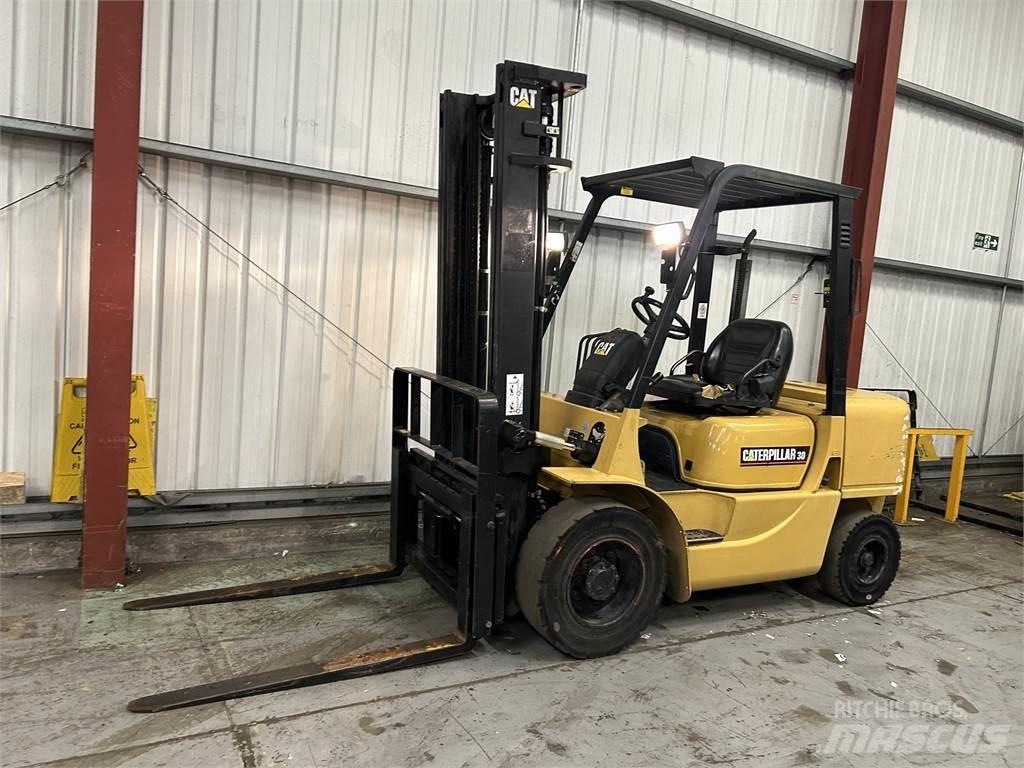 CAT DP30K Diesel trucks