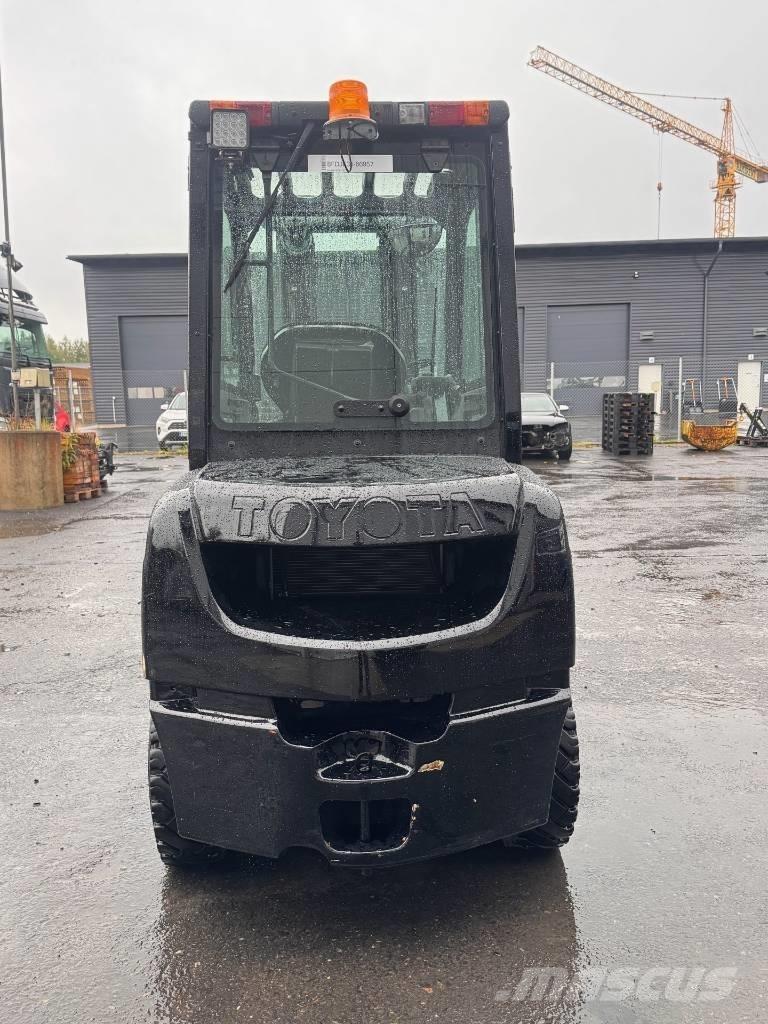 Toyota 02-8 FDF 30 Diesel trucks