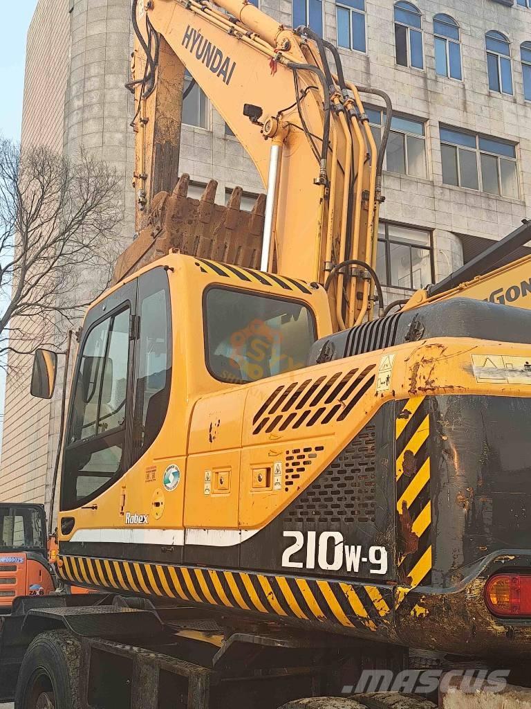 Hyundai R210W-9 Wheeled excavators