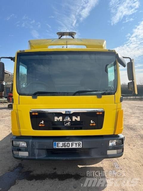 MAN 7.150 Beavertail Flatbed / winch trucks