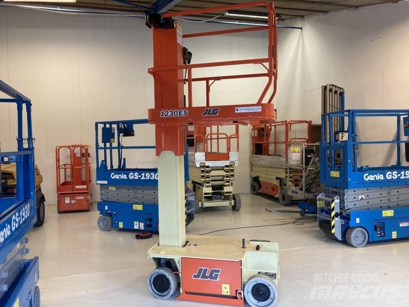 JLG 1230 ES Vertical mast lifts