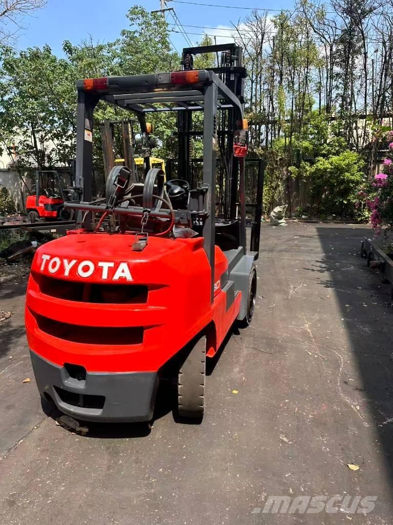 Toyota FD 30 Diesel trucks