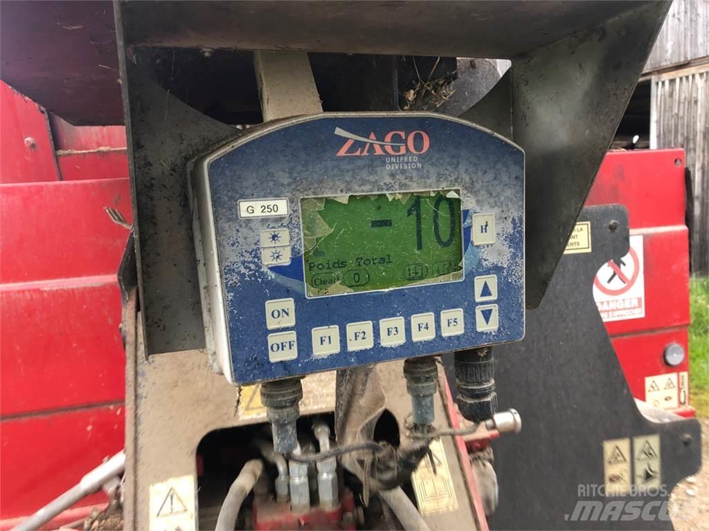 Vicon AVM 12 Feeders