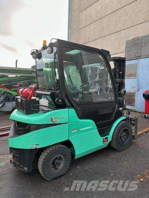 Mitsubishi FD 35 N Diesel trucks