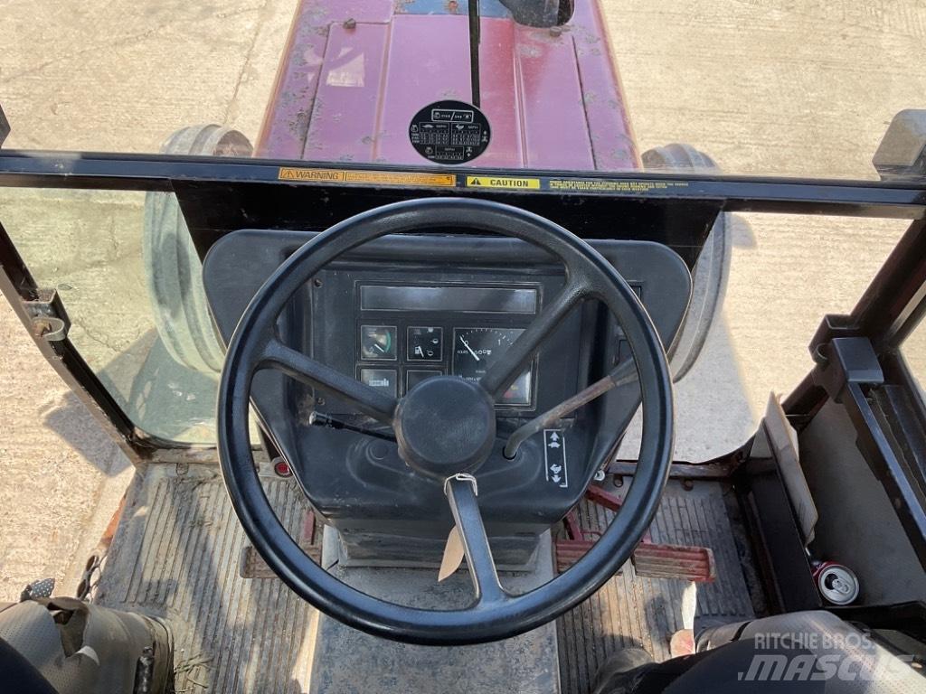 Case IH 695 Tractors