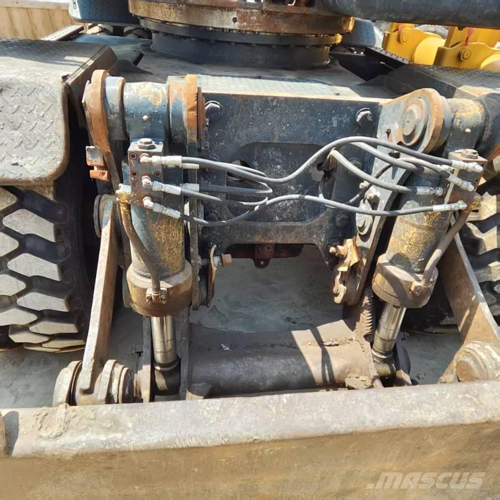 Hyundai R210W-9 Wheeled excavators