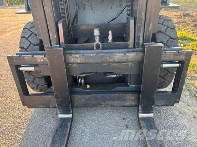 Doosan G 25 G LPG trucks