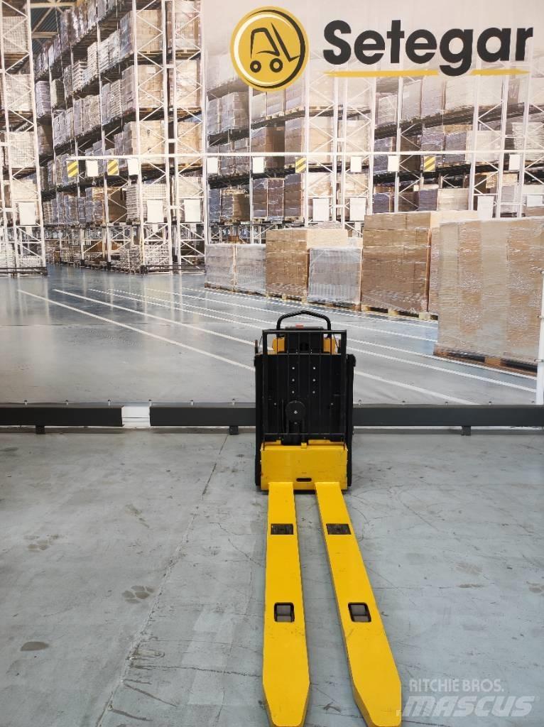 Yale MO20P Low lift order picker