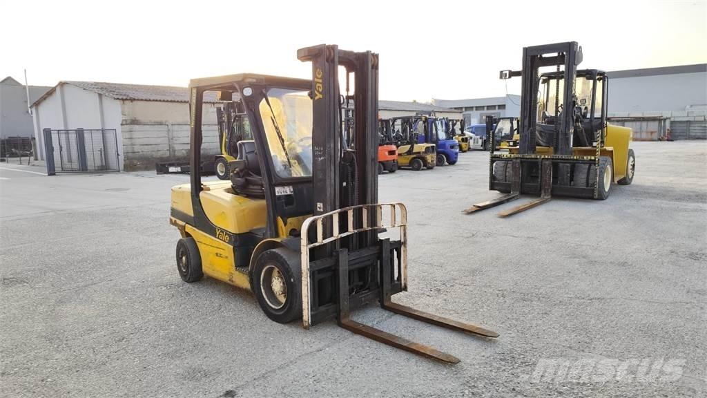 Yale GDP35VX Diesel trucks
