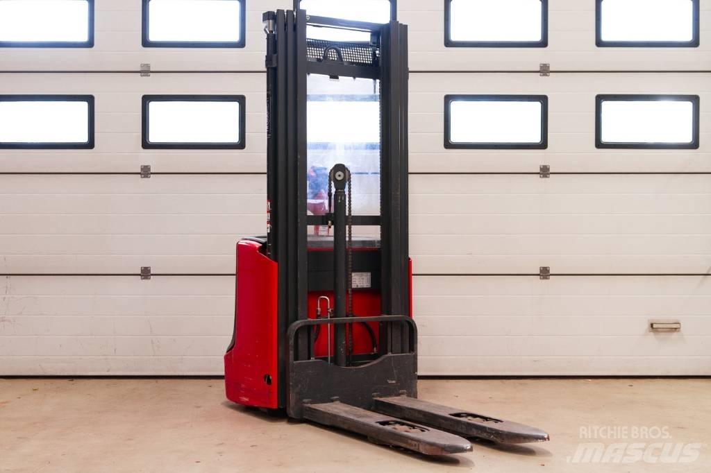 Linde L 12 Pedestrian stacker