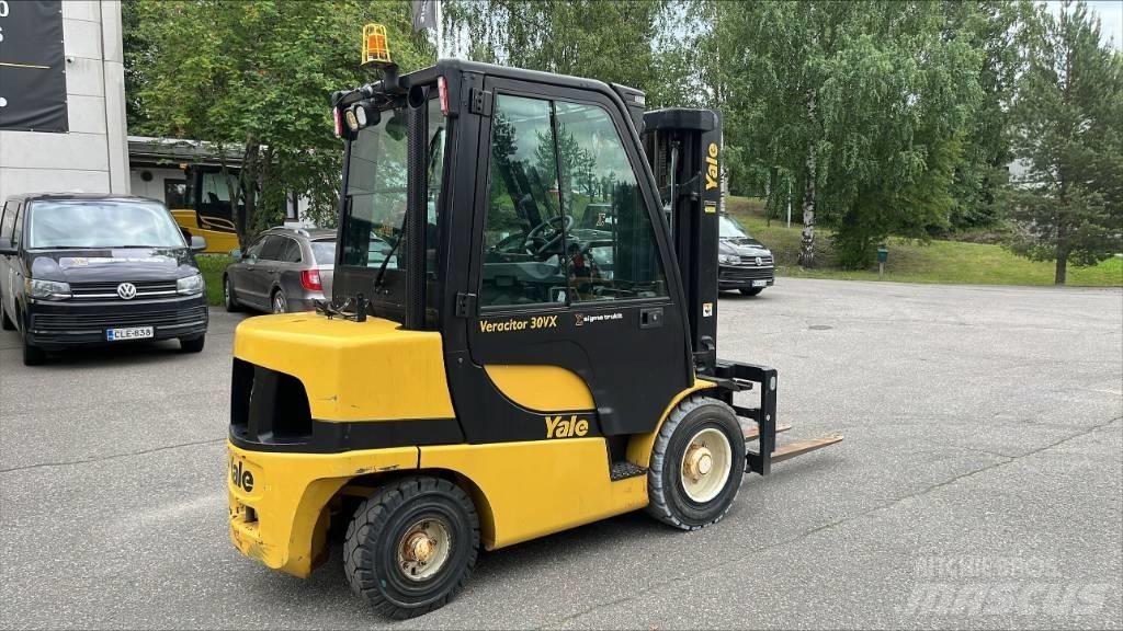Yale GDP30VX Diesel trucks