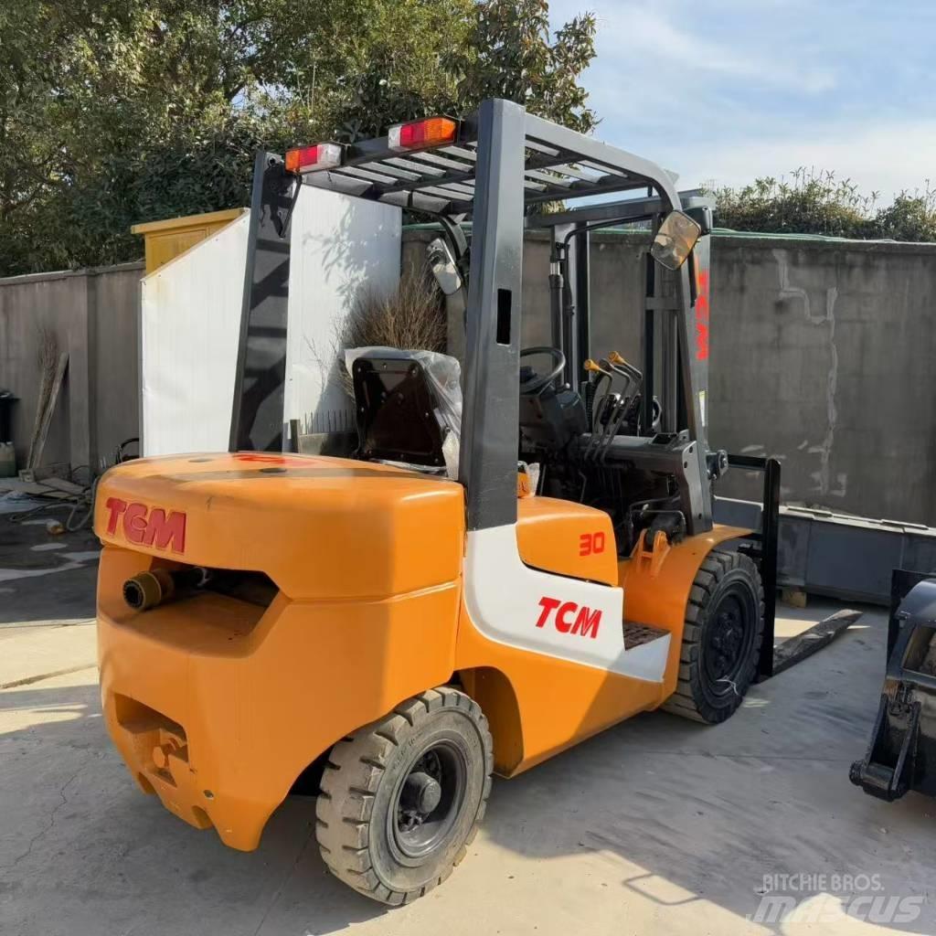 TCM FD 30 Diesel trucks