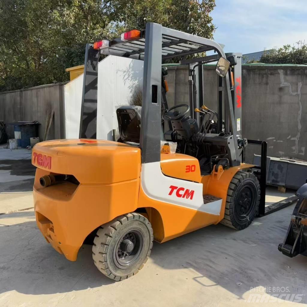 TCM FD 30 Diesel trucks