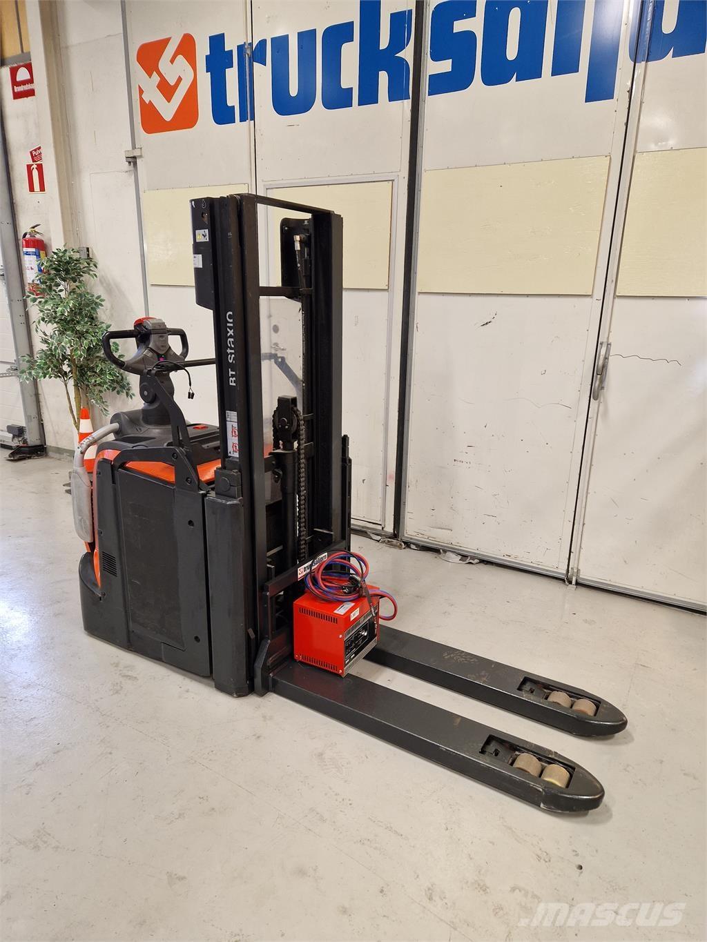 Toyota SPE200D Self propelled stackers