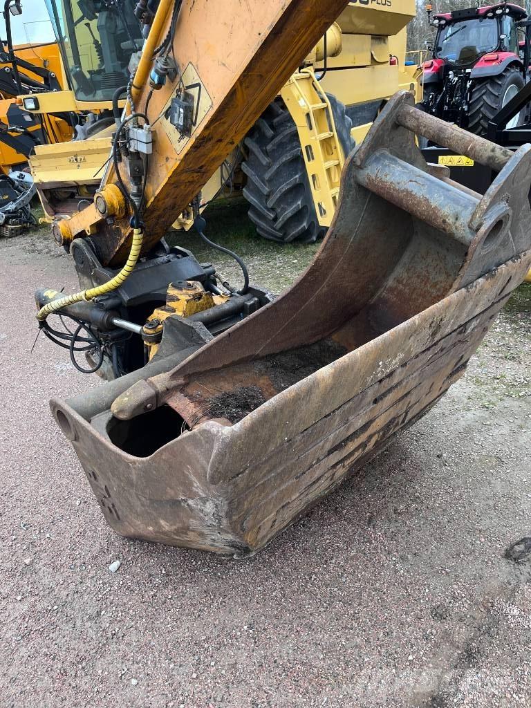 JCB 220LC Crawler excavators