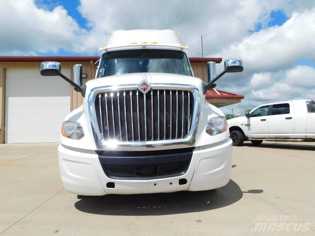 International LT 625 Tractor Units