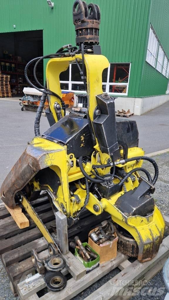 John Deere H415 Harvester heads
