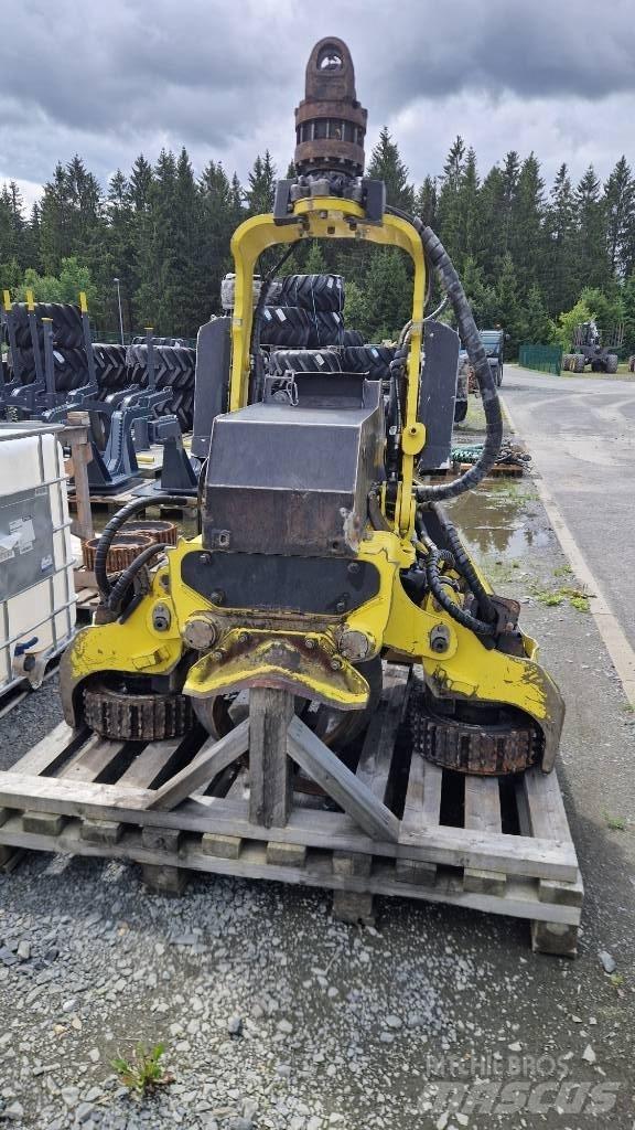 John Deere H415 Harvester heads
