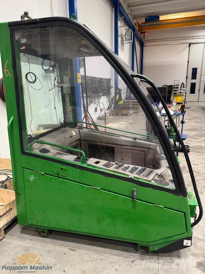 John Deere 1470D Cabins and interior