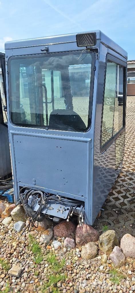 CASE 988 988 CK Cabins and interior