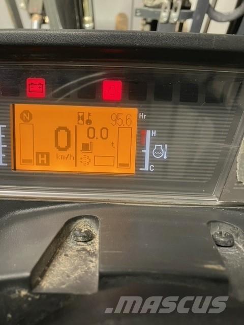 Mitsubishi FD25N3 Diesel trucks