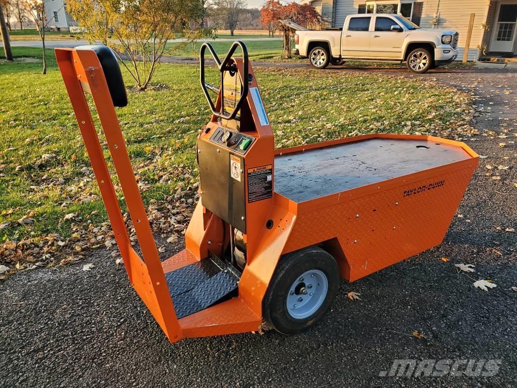 Taylor-Dunn SC090 Towing trucks