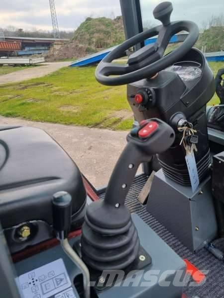 WCM L2316 und L2416 Front loaders and diggers