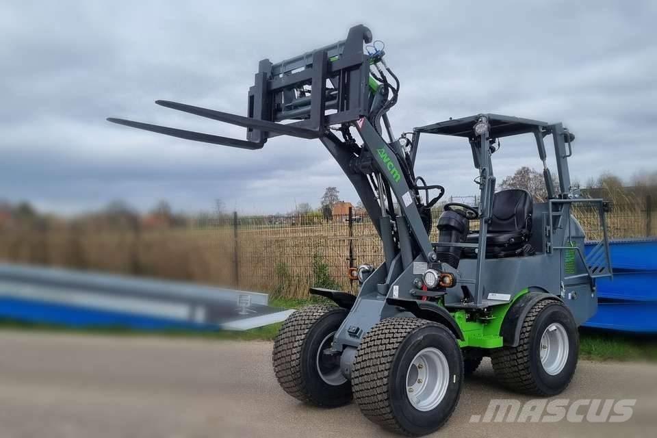 WCM L2316 und L2416 Front loaders and diggers