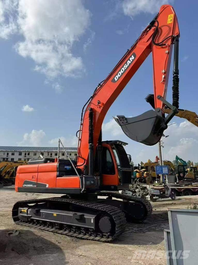 Doosan 225 LCA Crawler excavators