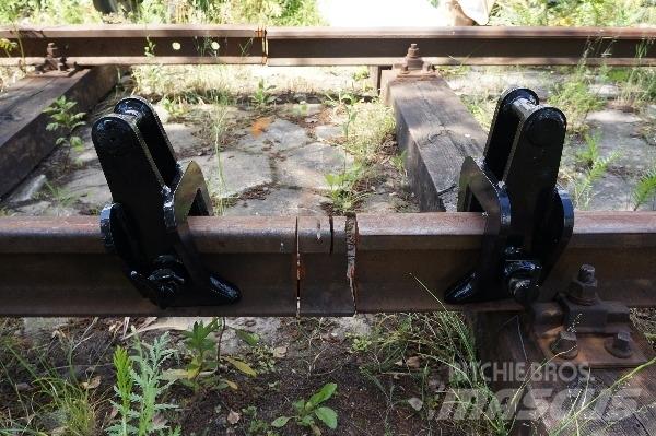  Rail carrying tongs Railroad maintenance