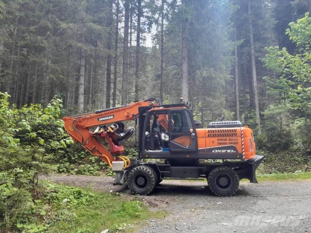 Doosan DX 210 W Excavators