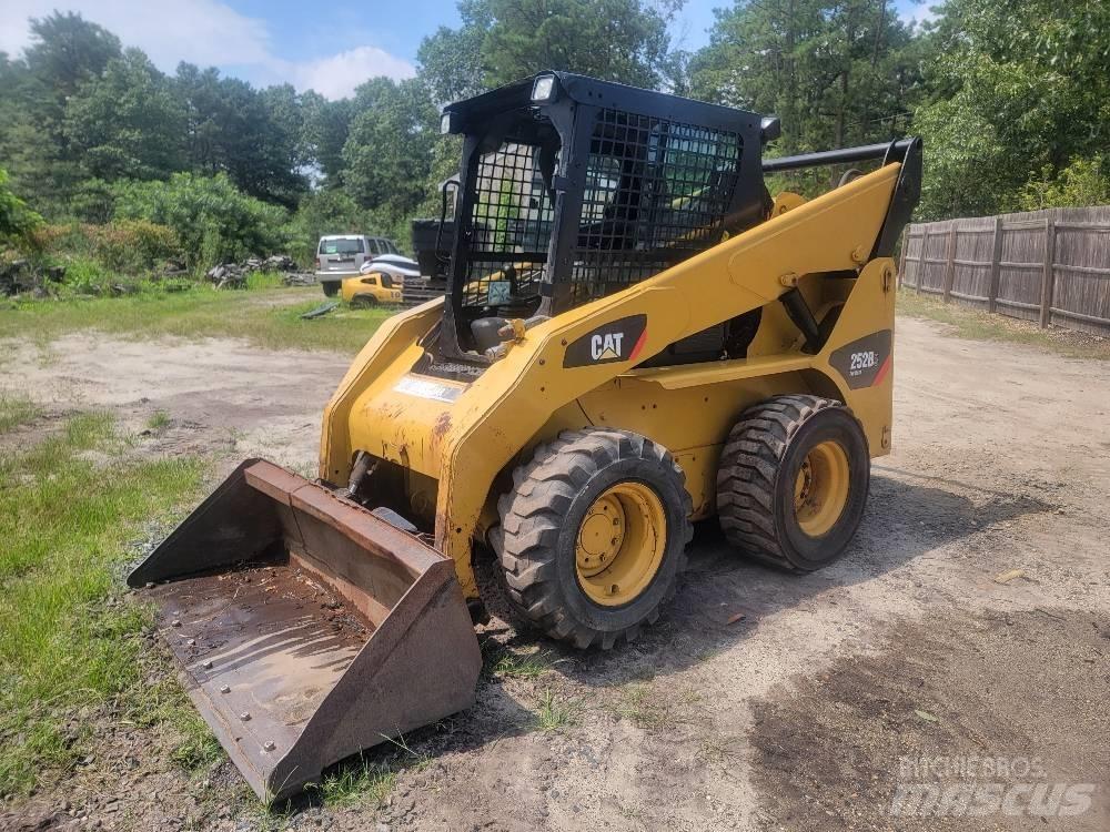 CAT 252 B 3 Skid steer loaders
