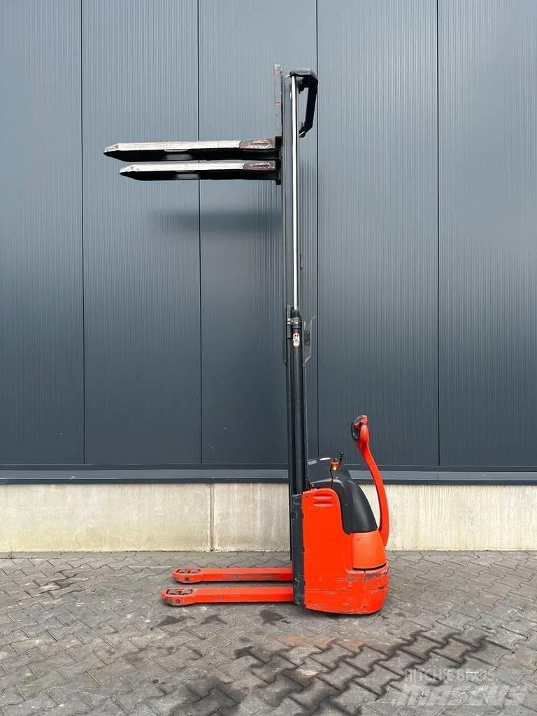 Linde L12 Pedestrian stacker