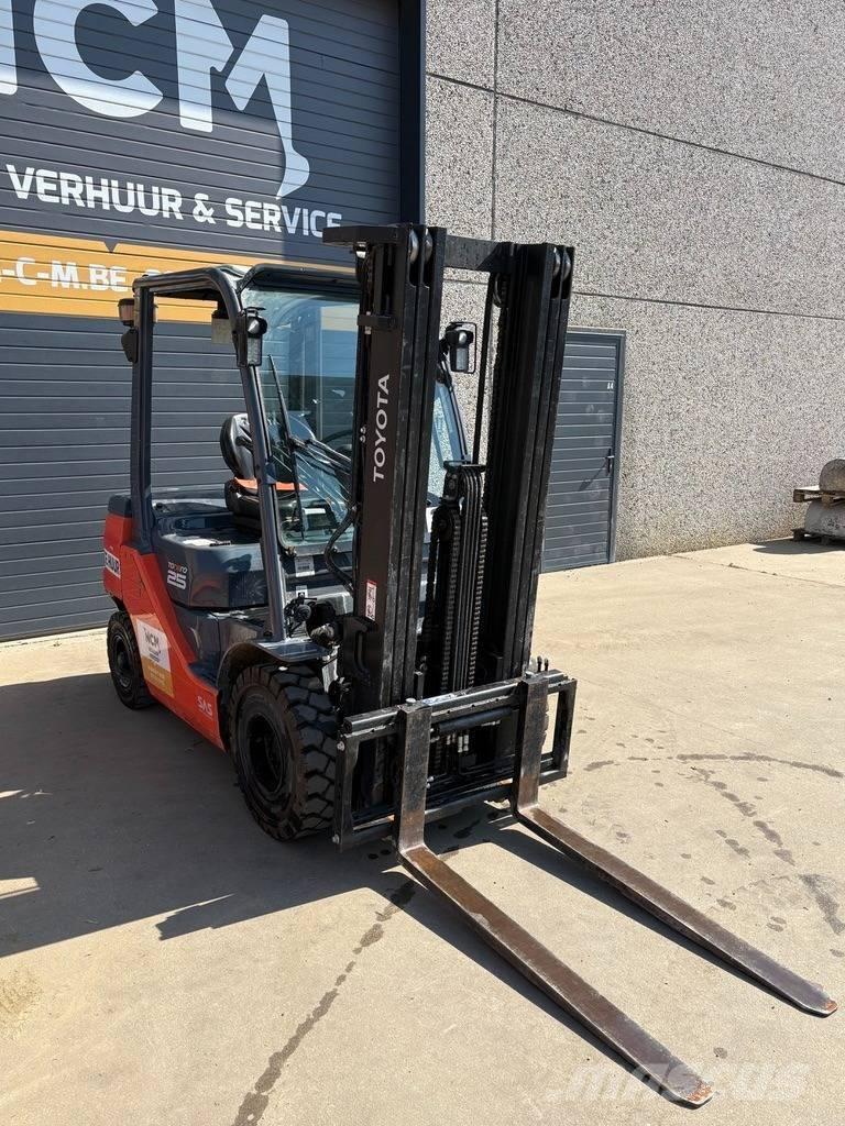 Toyota 8 FDF 25 Diesel trucks