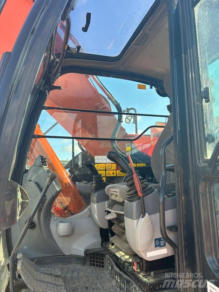Hitachi ZX225 USLC-6 Crawler excavators