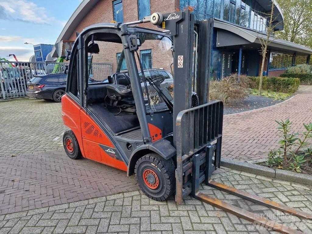 Linde H25D-02 Diesel trucks