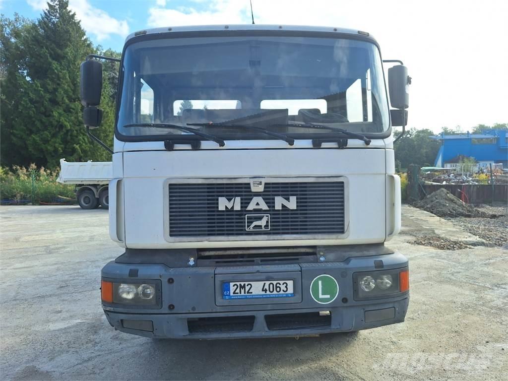 MAN 26.403 6X2 Chassis Cab trucks