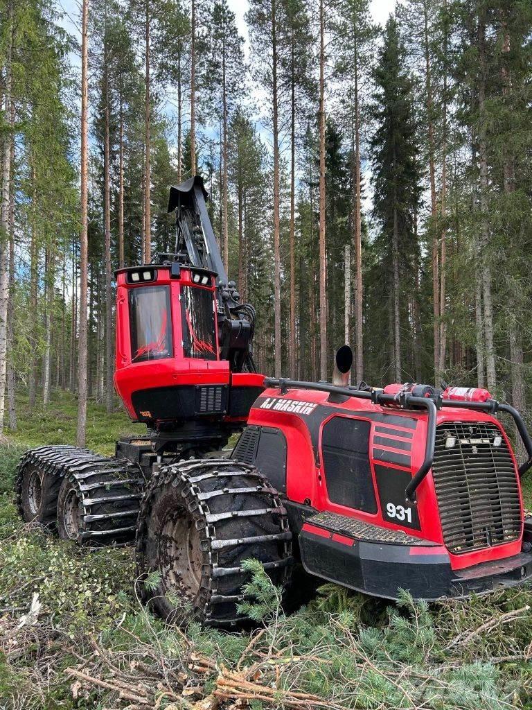 Komatsu 931 Harvesters