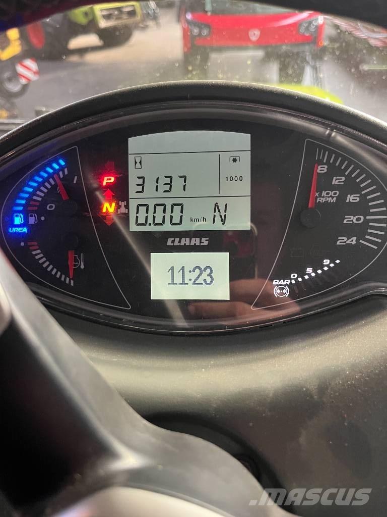 CLAAS AXION 960TT Tractors