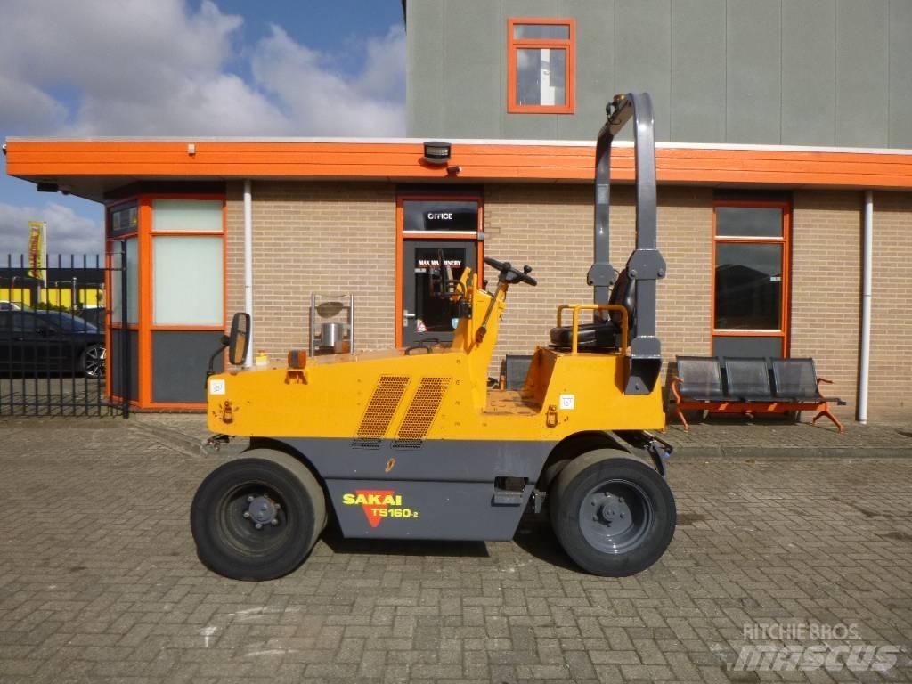Sakai TS160-2 Pneumatic tired rollers