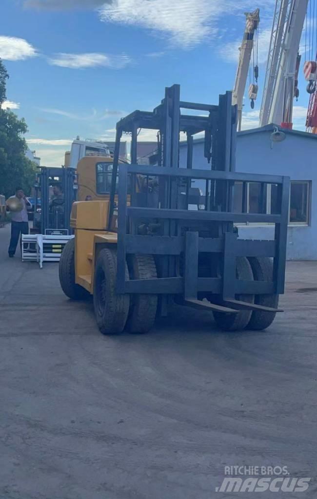 Komatsu 10 Ton Diesel trucks